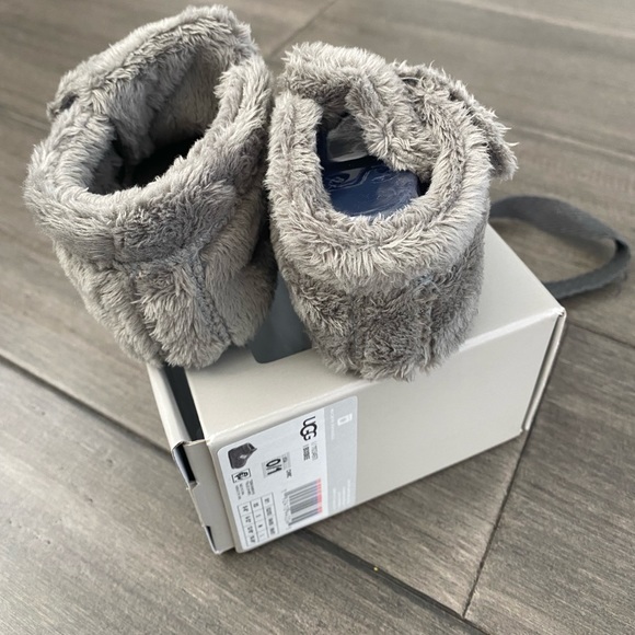 Ugh boots size 0 to 6 months brand new. Original packaging new. - Picture 2 of 9